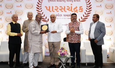Paras Foundation presented Paraschandrak Literary Awards