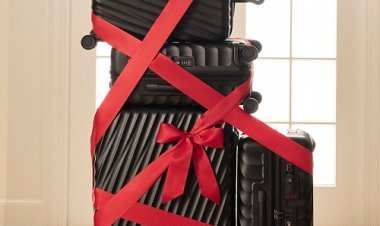 TUMI Celebrates the Joy of Coming Together for The Holidays