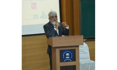 Dr. Faruk Patel Calls Upon IIT Bombay Students To Focus On Innovation In Solar Energy