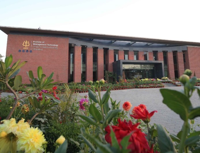 IMT CDL Ghaziabad Celebrates Concluding Ceremony 2025 for Its Graduating Batch with Industry Stalwarts and Academic Leadership