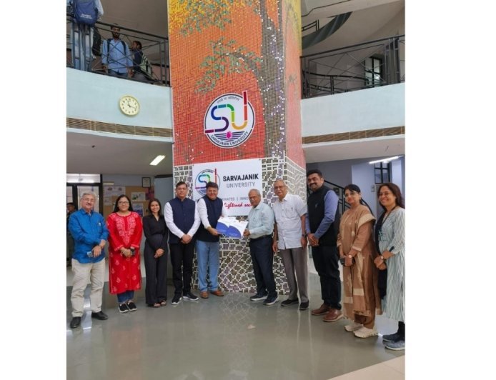 Sarvajanik University Signs MoU with India Accelerator to Boost Startup Ecosystem
